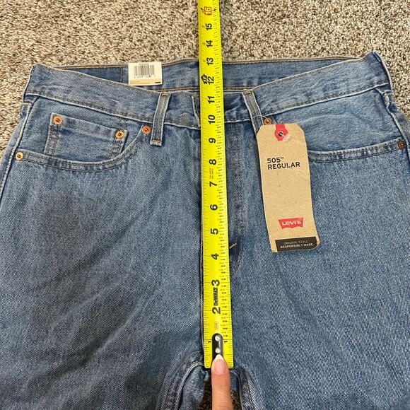LEVI'S Men's 505 Regular Fit Jeans Size 32X32 In Light Stonewash - Picture 12 of 16